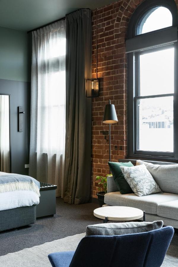 The Chamberson 호텔 더니든 외부 사진 A living room in a loft apartment