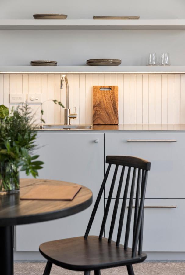 The Chamberson 호텔 더니든 외부 사진 A kitchen with a cutting board