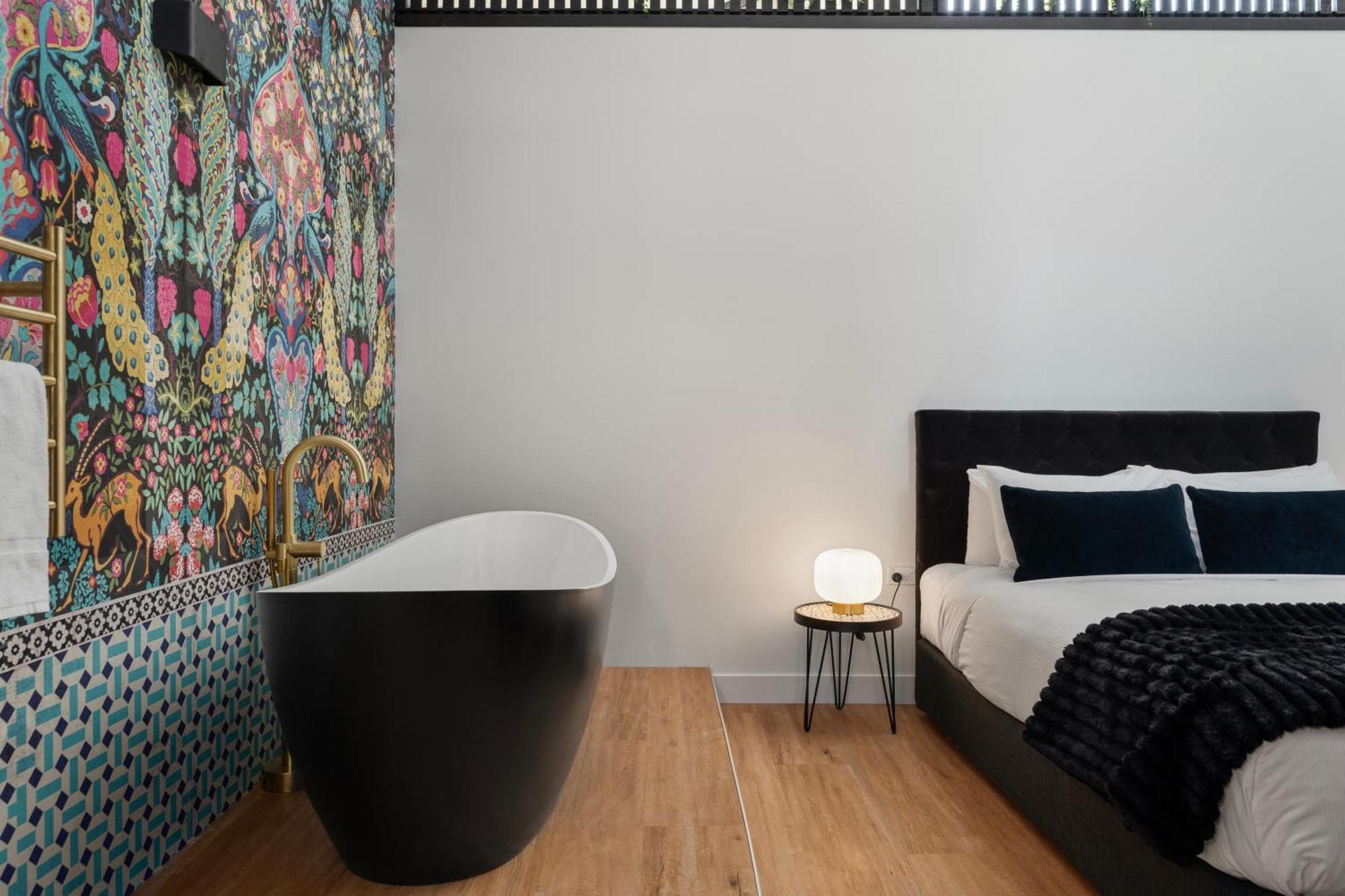 The Chamberson 호텔 더니든 외부 사진 A freestanding bathtub