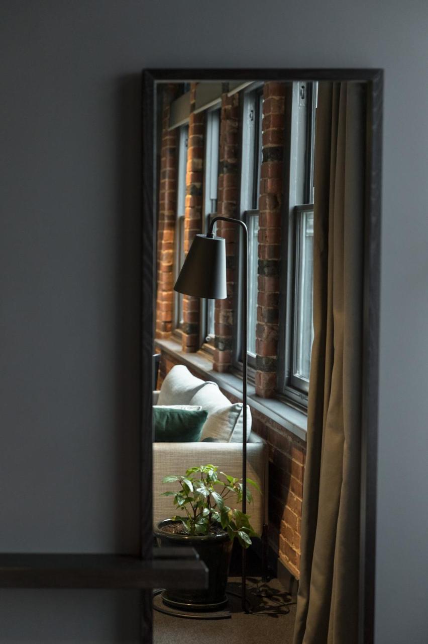The Chamberson 호텔 더니든 외부 사진 A floor lamp