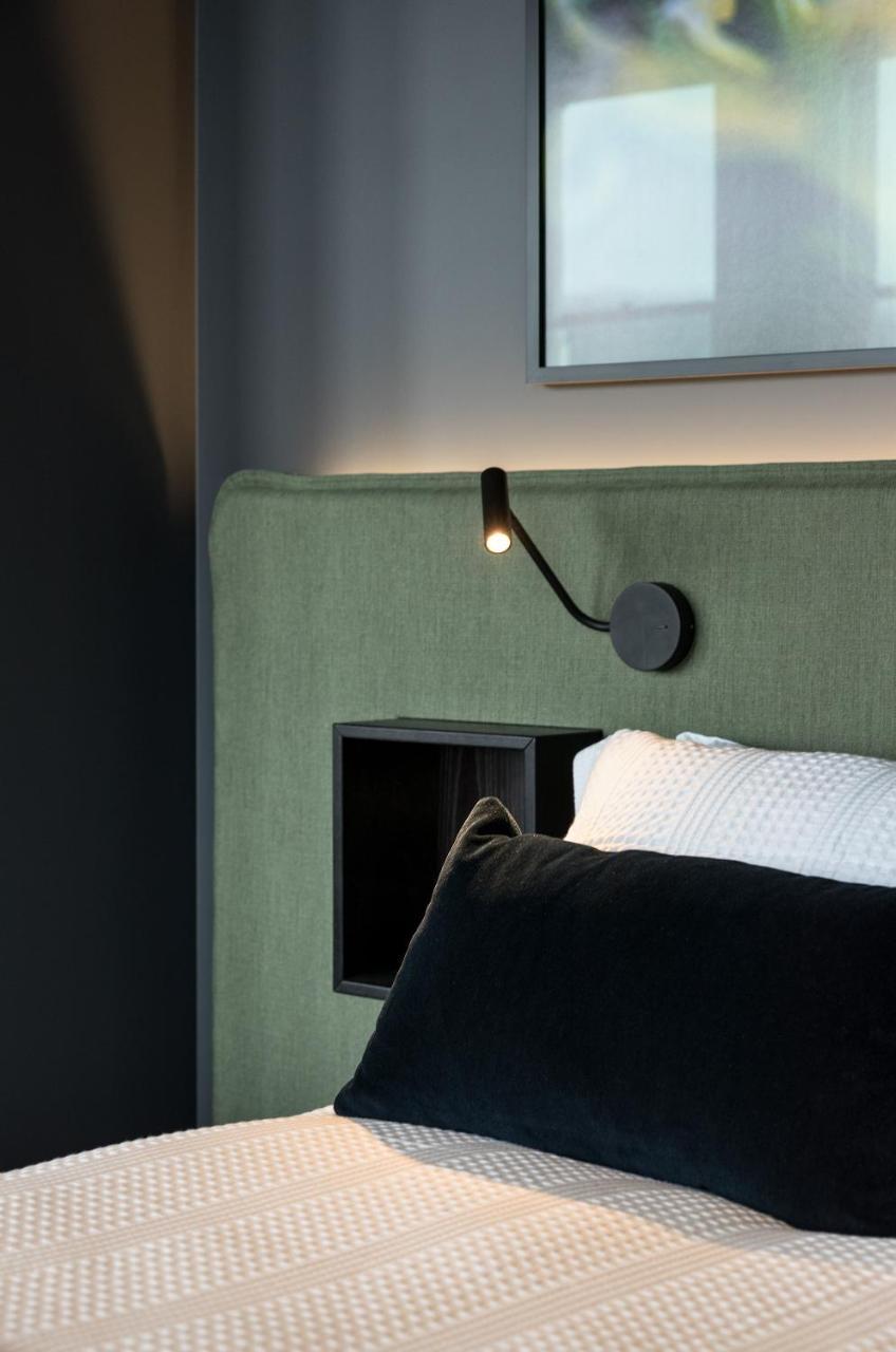 The Chamberson 호텔 더니든 외부 사진 A wall-mounted reading light